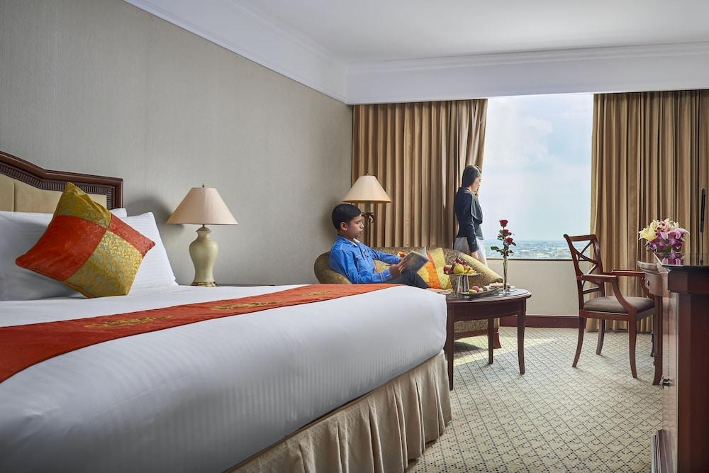 فندق Intercontinental بنوم بنه المظهر الخارجي الصورة