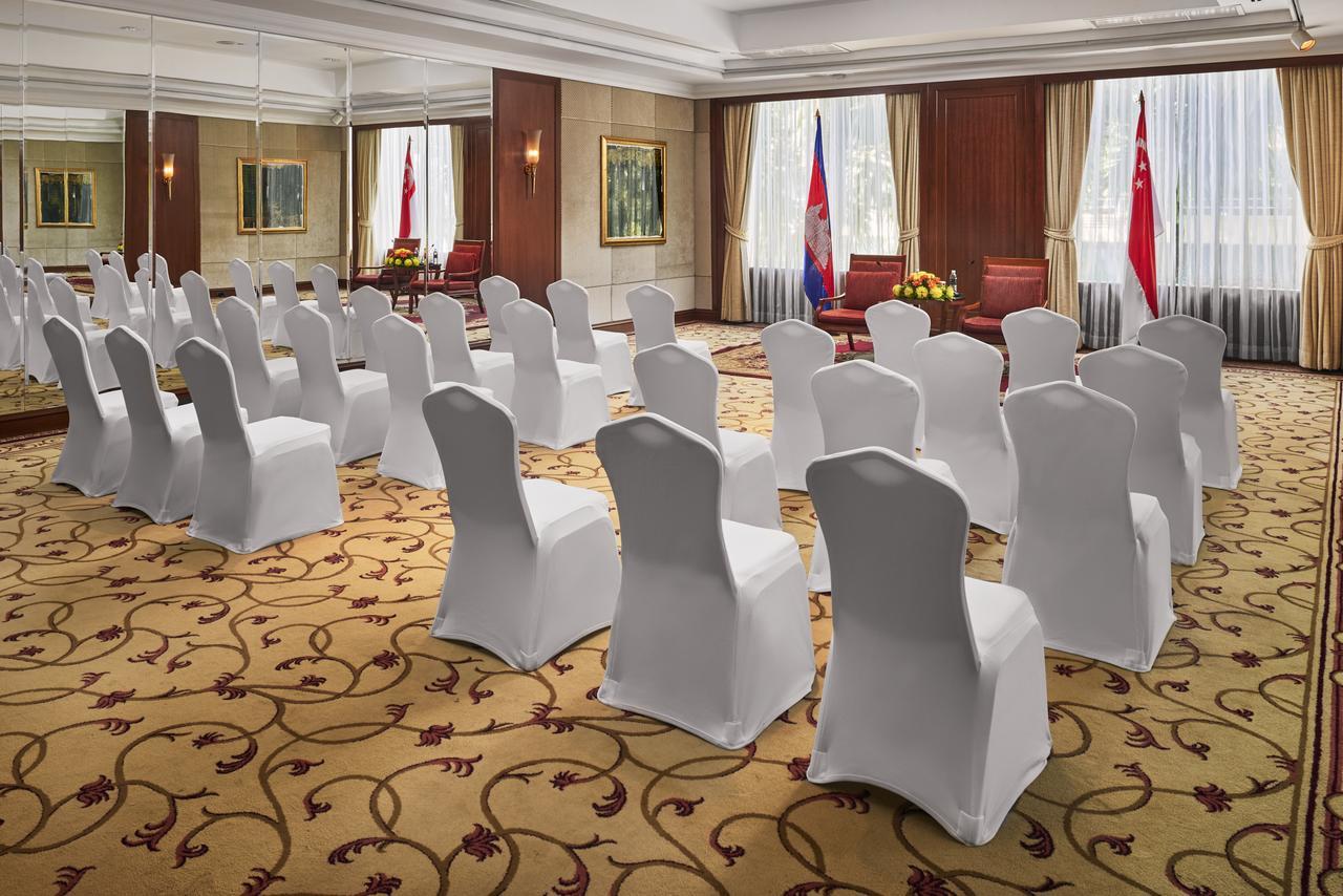 فندق Intercontinental بنوم بنه المظهر الخارجي الصورة